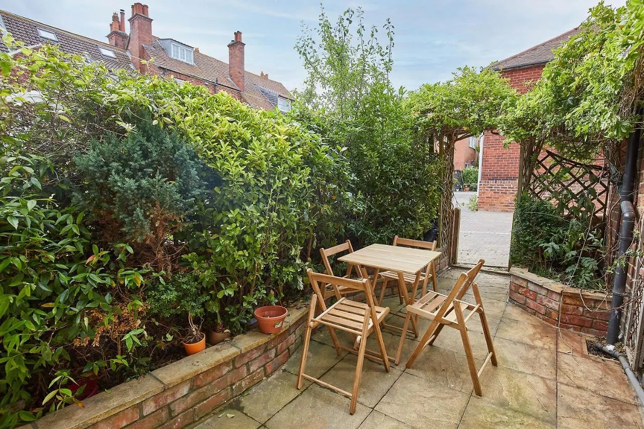 Host & Stay - Raven House Robin Hood's Bay Ferienhaus